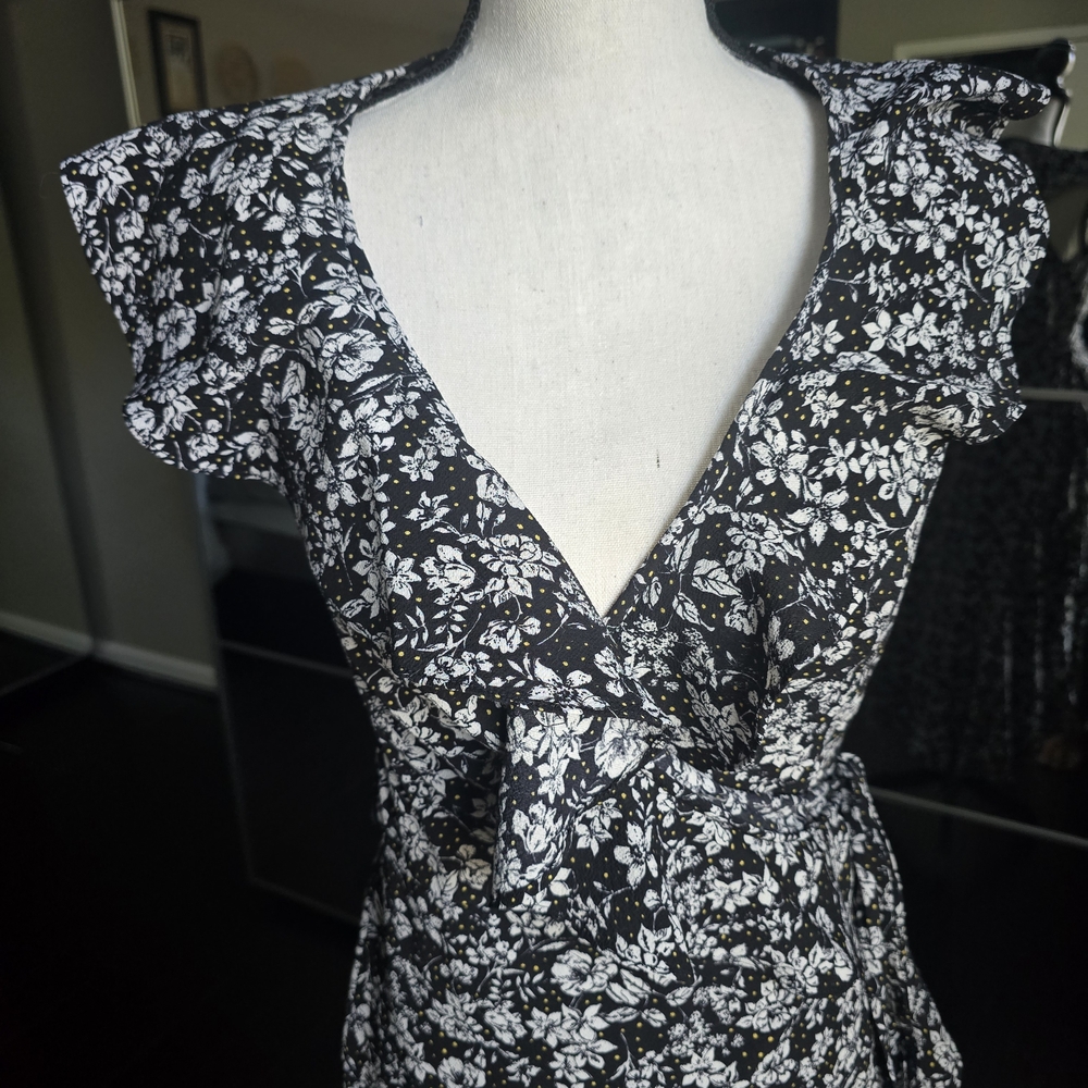 Max Studio Black and White Asymmetrical Dress - Picture 4 of 5
